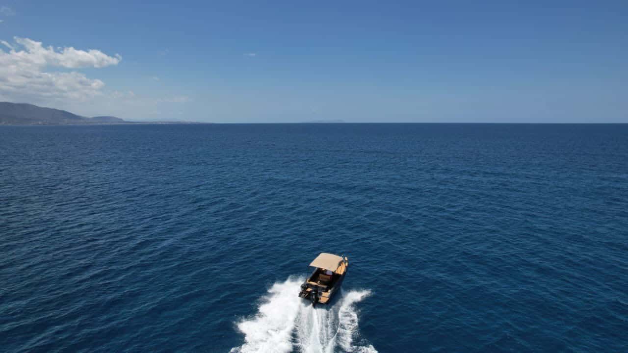 Two-Hour Private Boat Trip from Sisi